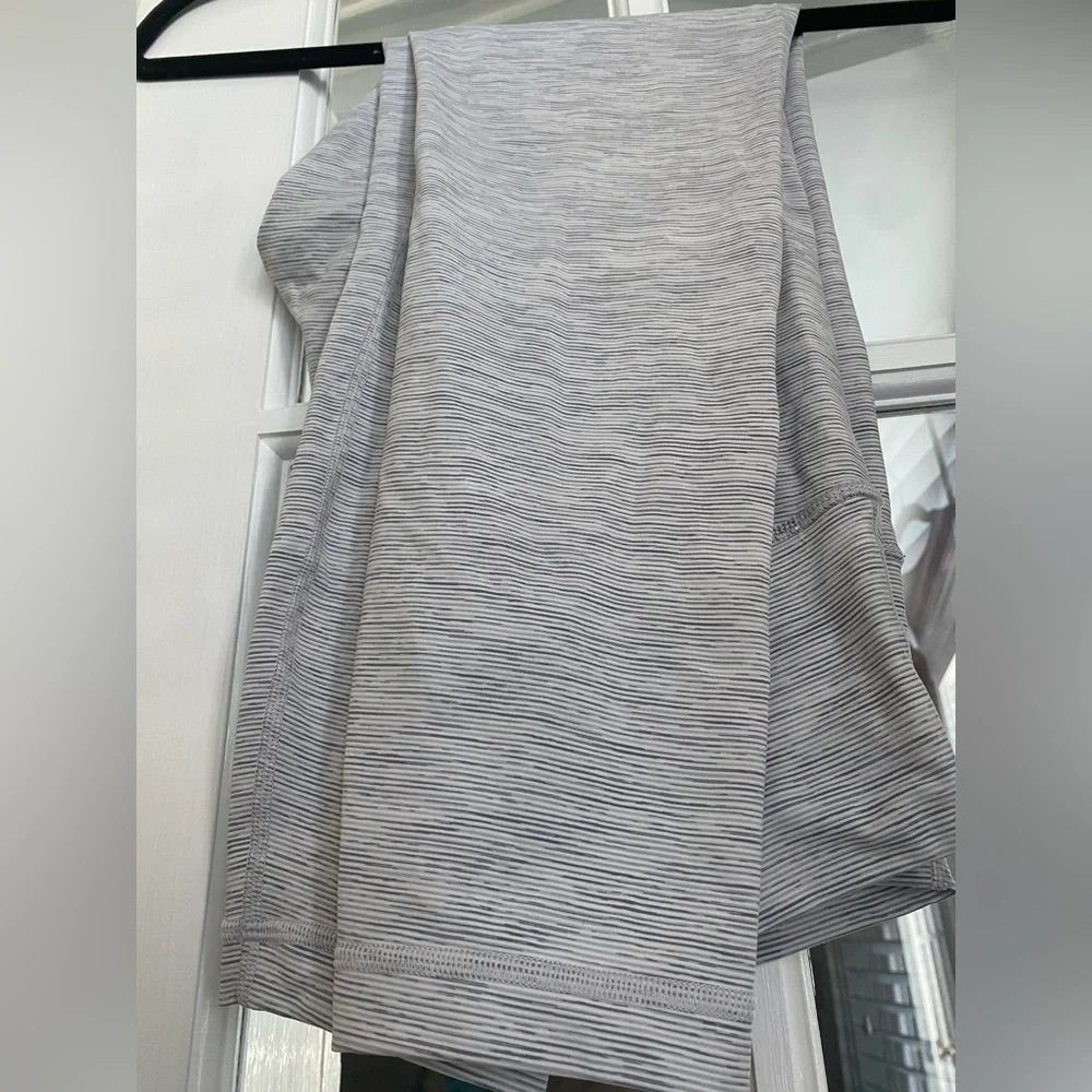 Lululemon Wunder Under hi-rise luxtreme leggings. - Picture 2 of 5